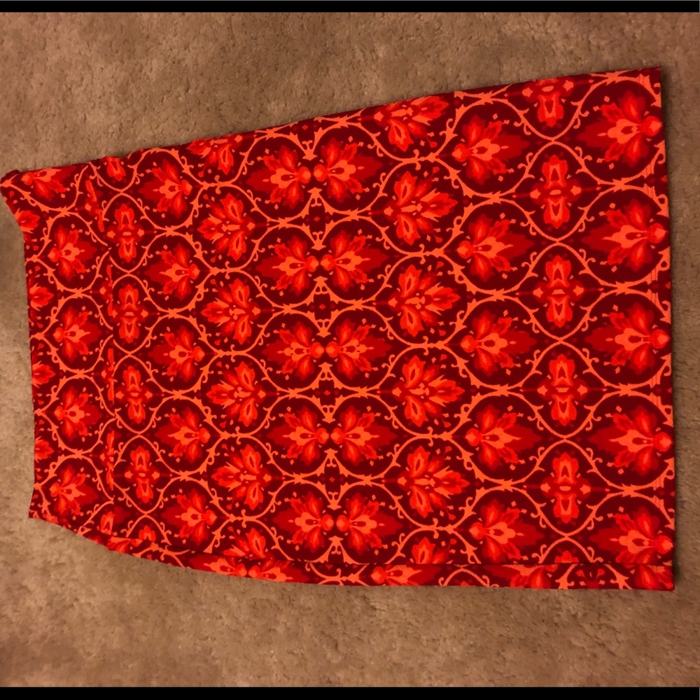 Red patterned lula roe Cassie skirt